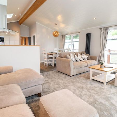 Loubi'S Lakeside Lodge วินเดอร์เมียร์ ภายนอก รูปภาพ
