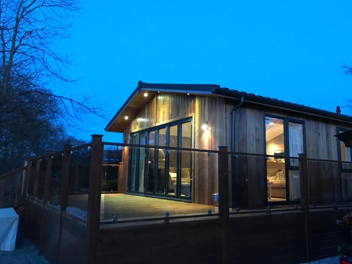 Loubi'S Lakeside Lodge วินเดอร์เมียร์ ภายนอก รูปภาพ