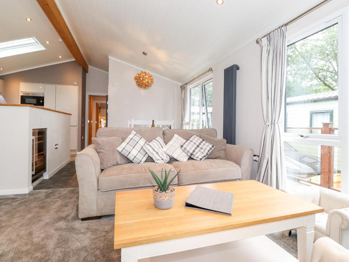 Loubi'S Lakeside Lodge วินเดอร์เมียร์ ภายนอก รูปภาพ