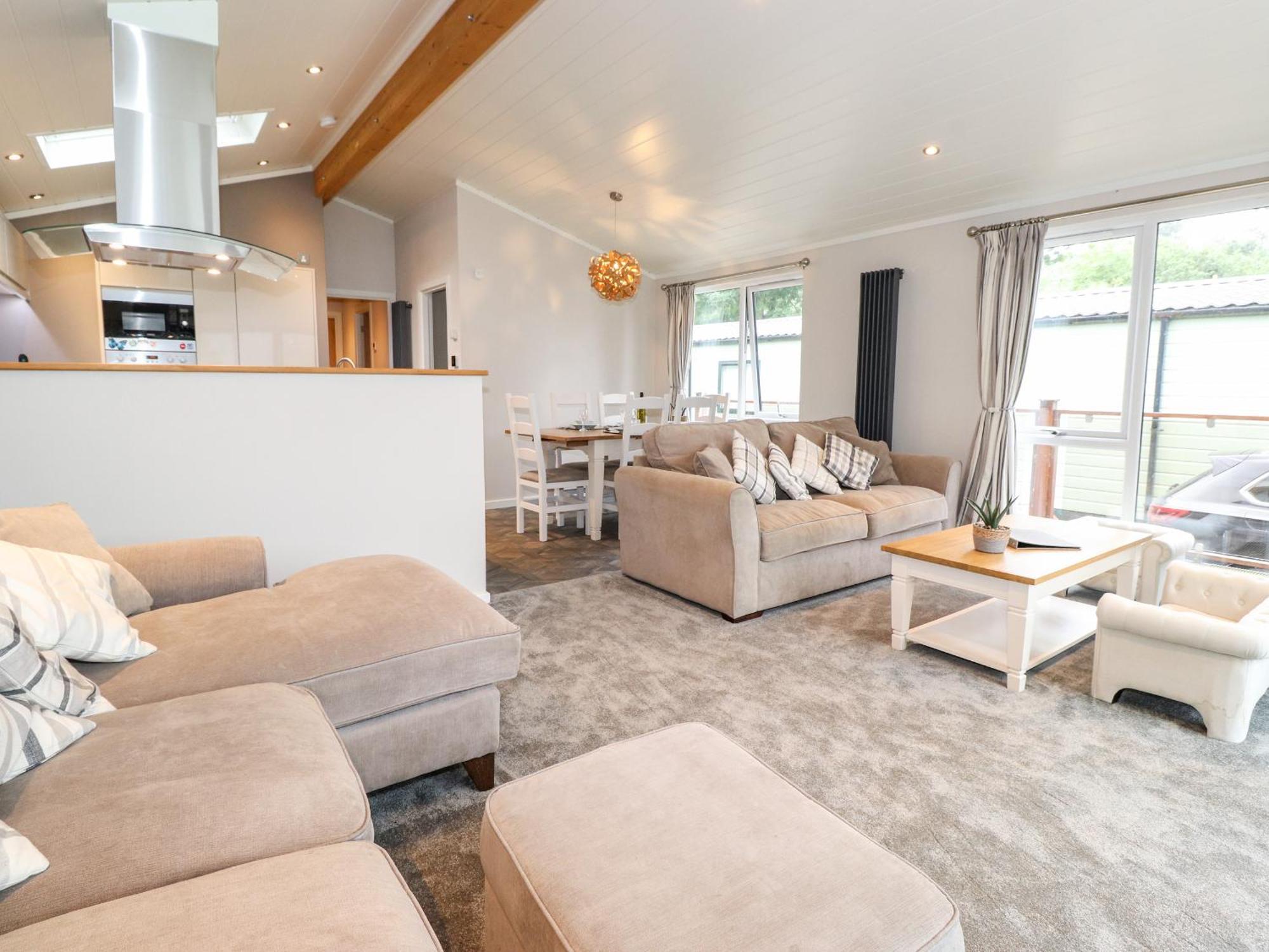 Loubi'S Lakeside Lodge วินเดอร์เมียร์ ภายนอก รูปภาพ