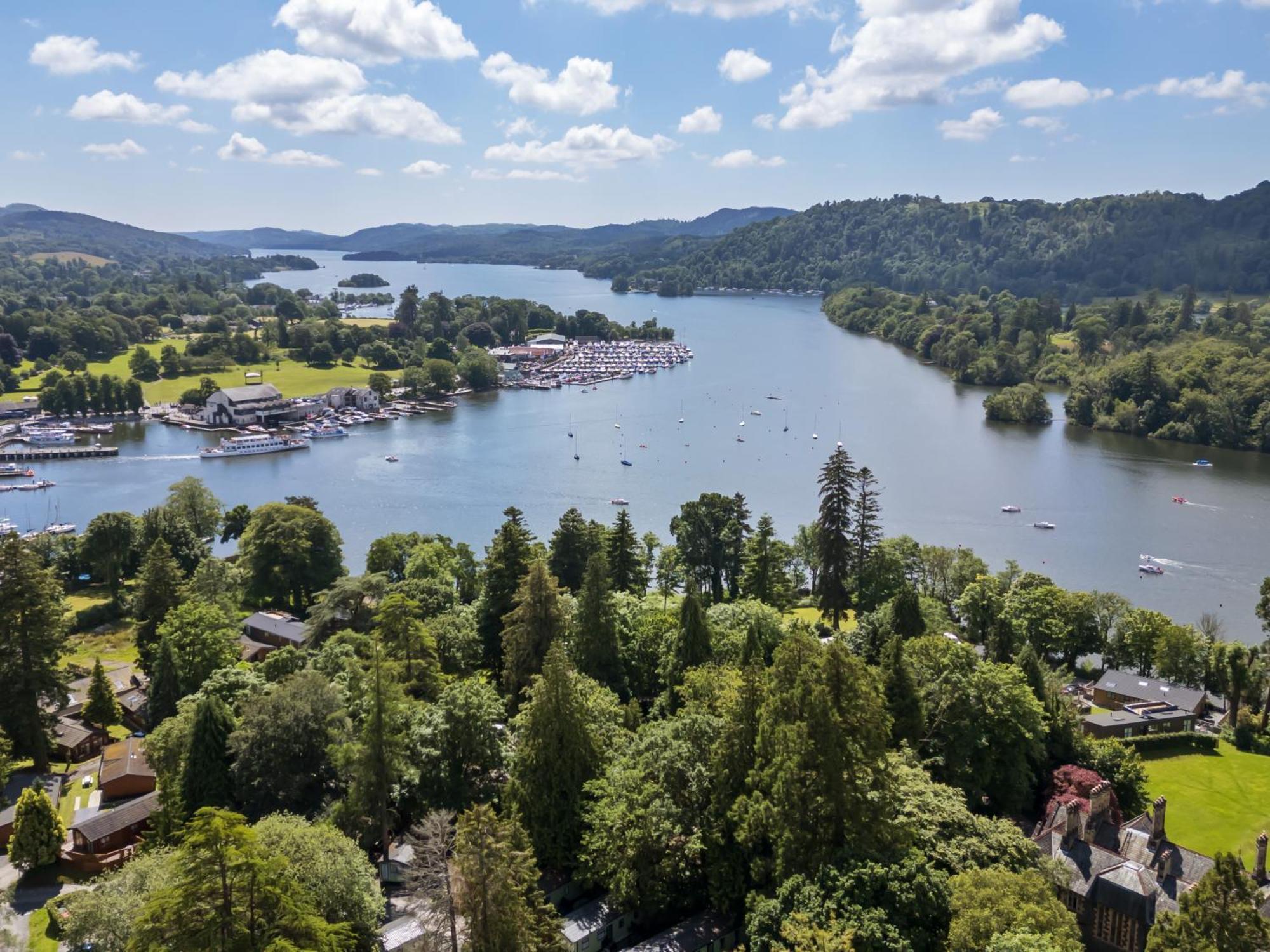 Loubi'S Lakeside Lodge วินเดอร์เมียร์ ภายนอก รูปภาพ